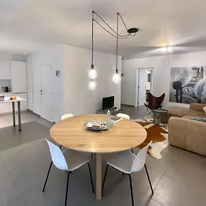  Apartment With Free Covered Parking - Center Belgium